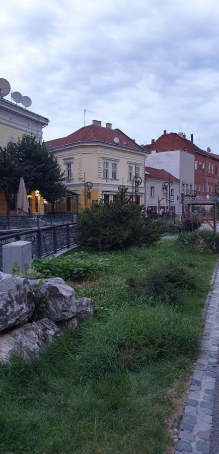 Belvarosi Apartman 2 Apartment Miskolc Luaran gambar